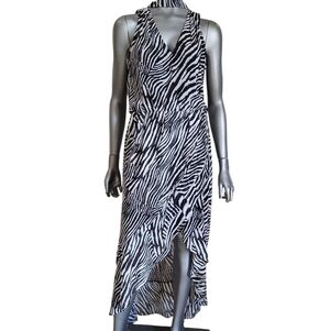 NWT. 253B. White House Black Market Black and White High Low Dress - Size 6